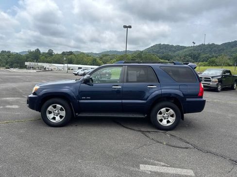Used 2007 Toyota 4Runner SR5 AWD/4WD image 5