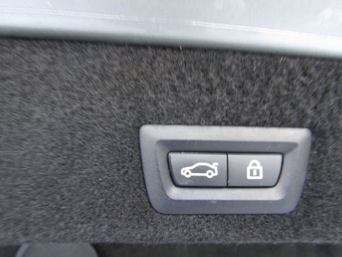 Used 2021 BMW 750i xDrive w/ Executive Package image 22