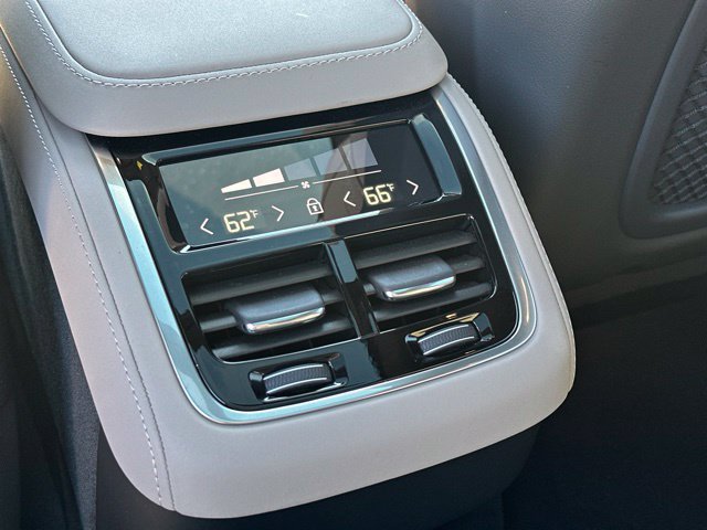 Certified 2025 Volvo XC90 B5 Core AWD/4WD image 15