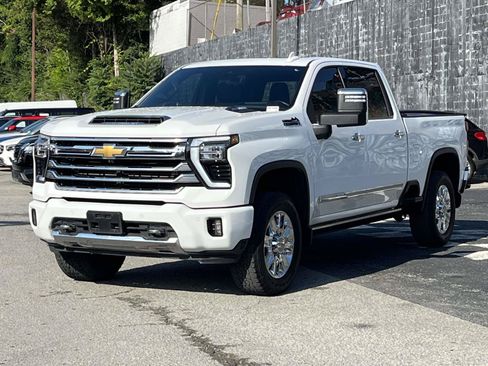 Used 2024 Chevrolet Silverado 3500 High Country w/ High Country Premium Package AWD/4WD image 3