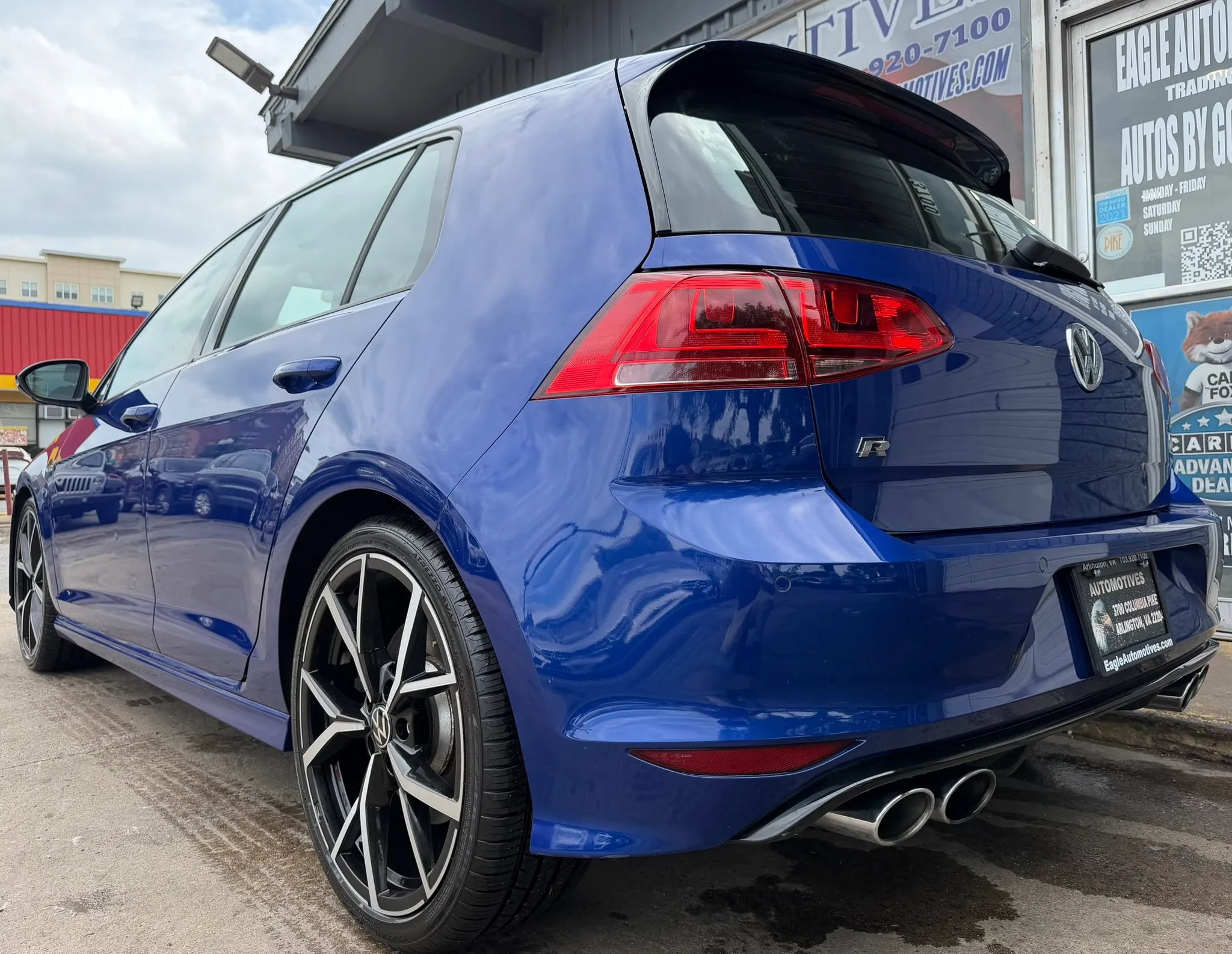 Used 2017 Volkswagen Golf R 4-Door AWD/4WD image 5