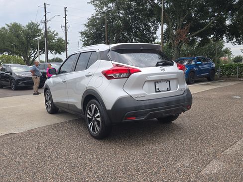 Used 2018 Nissan Kicks SV w/ Exterior Electronics Package FWD image 6