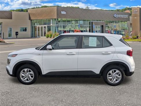 Certified 2023 Hyundai Venue SE w/ Cargo Package image 6