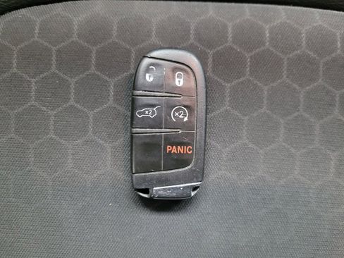 Used 2018 Jeep Compass Latitude w/ Popular Equipment Group image 32