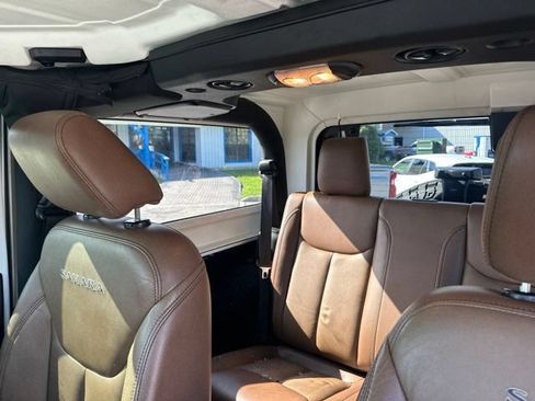 Used 2017 Jeep Wrangler Sahara w/ Connectivity Group AWD/4WD image 15