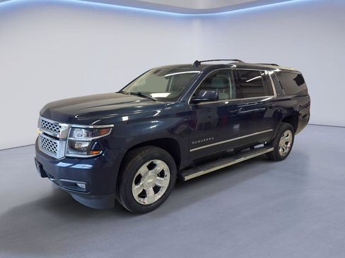 Used 2019 Chevrolet Suburban LT w/ LT Signature Package AWD/4WD image 3