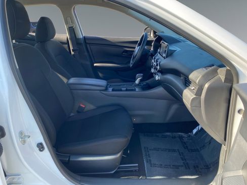 Used 2025 Nissan Sentra S image 15