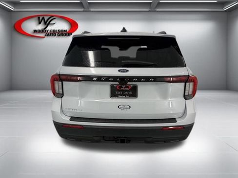 New 2026 Ford Explorer Active RWD image 7