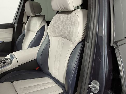 Used 2021 BMW X5 xDrive40i w/ M Sport Package image 18