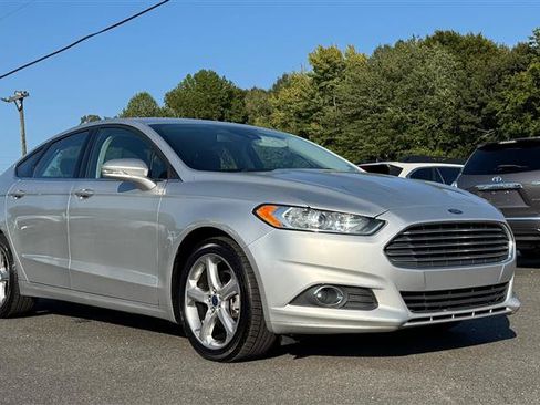 Used 2016 Ford Fusion SE AWD/4WD image 6