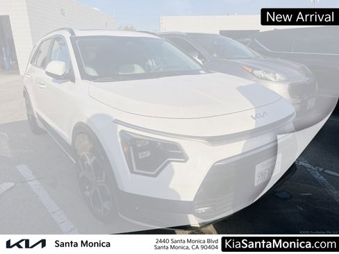 Used 2023 Kia Niro SX Touring image 1