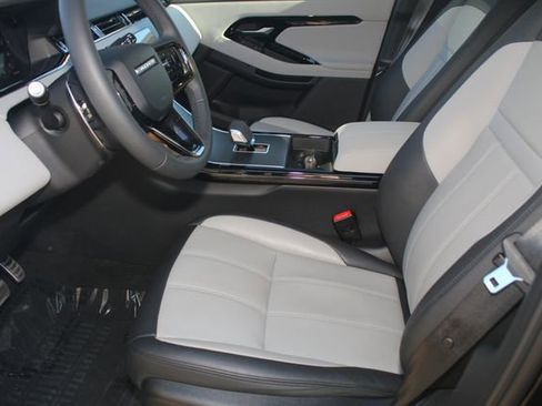 Used 2025 Land Rover Range Rover Evoque Dynamic SE image 21