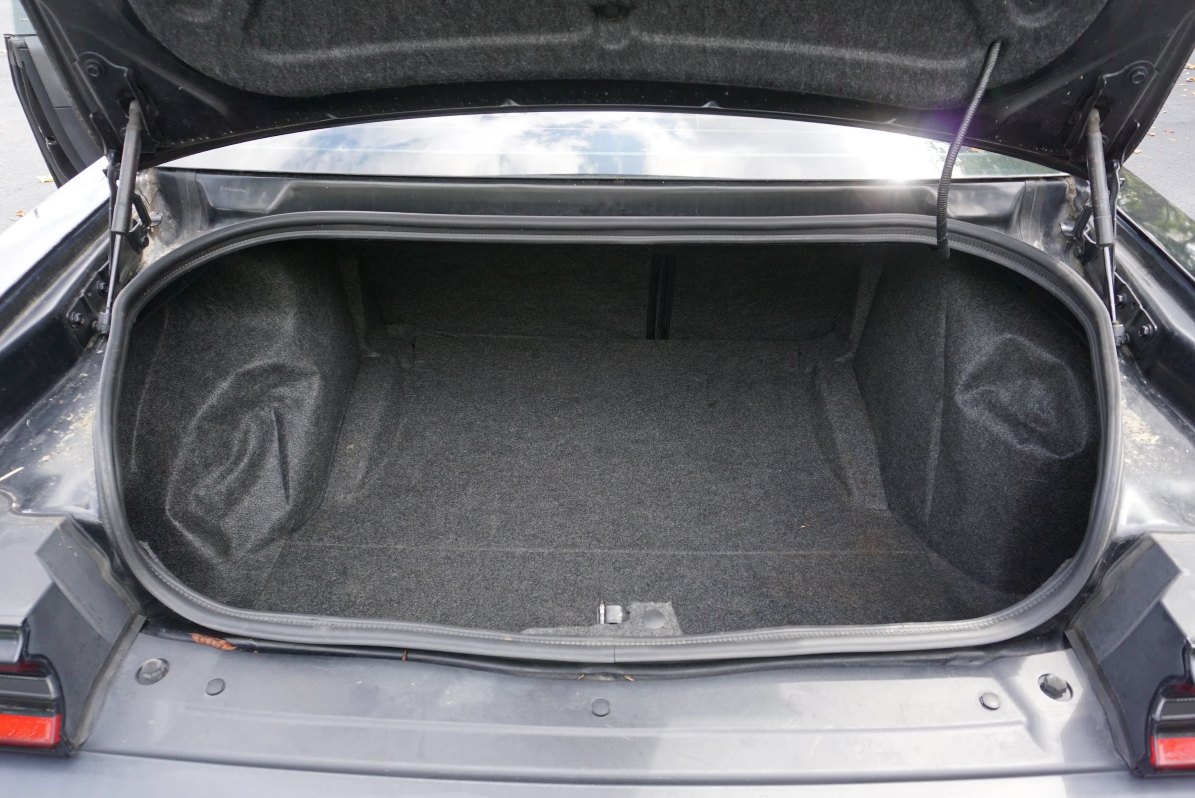 Used 2016 Dodge Challenger R/T Scat Pack w/ Leather Interior Group RWD image 12
