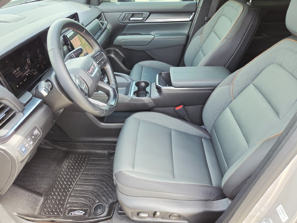 Used 2026 GMC Terrain AT4 w/ Technology Package II AWD/4WD image 11