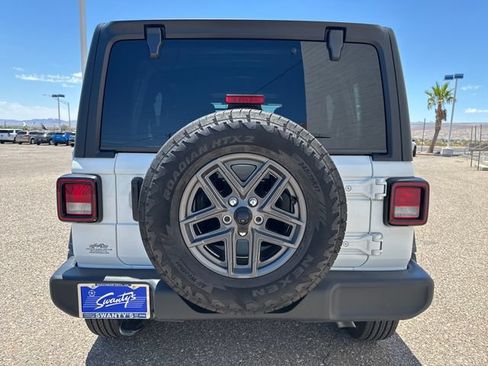 Used 2025 Jeep Wrangler Unlimited Sport AWD/4WD image 4