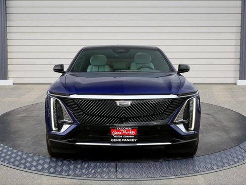 Used 2024 Cadillac Lyriq Luxury RWD image 2