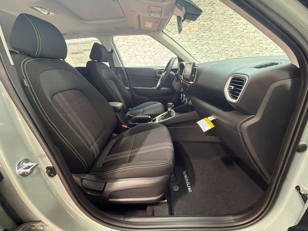 New 2026 Hyundai Venue SEL FWD image 11