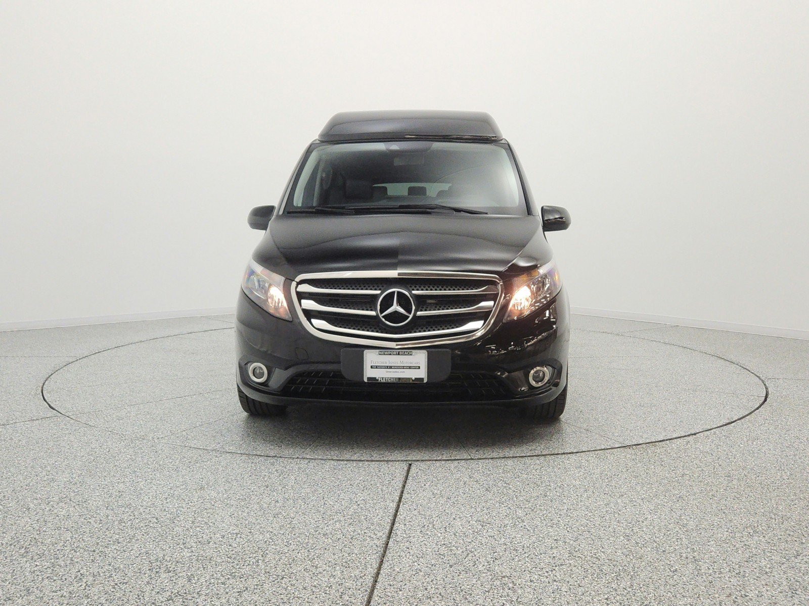 Used 2018 Mercedes-Benz Metris Passenger image 2