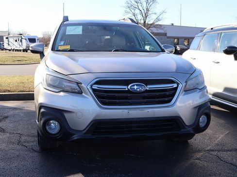 Used 2018 Subaru Outback 2.5i Limited image 3
