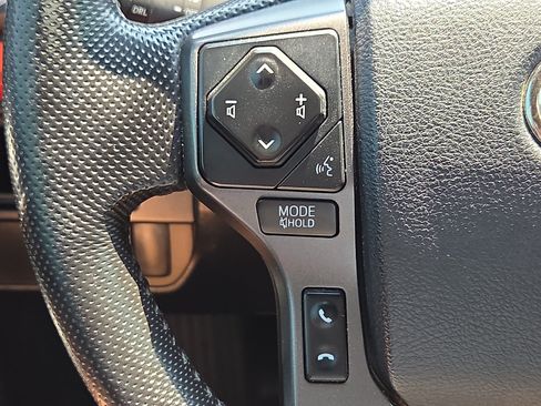 Used 2016 Toyota Tacoma TRD Off-Road w/ Towing Package AWD/4WD image 21