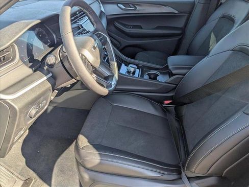 New 2025 Jeep Grand Cherokee L Altitude image 4