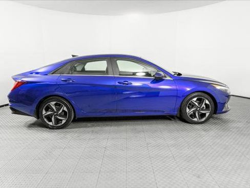 Used 2022 Hyundai Elantra Limited image 9