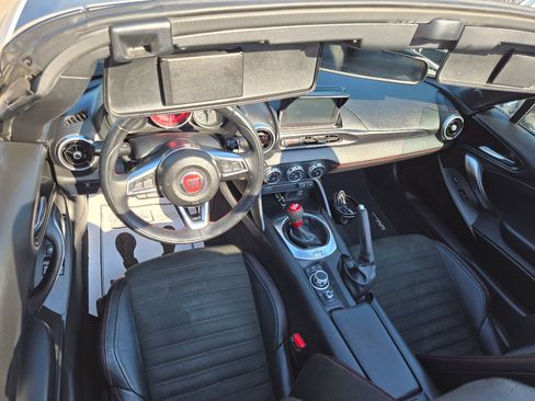 Used 2017 FIAT 124 Spider Abarth image 9