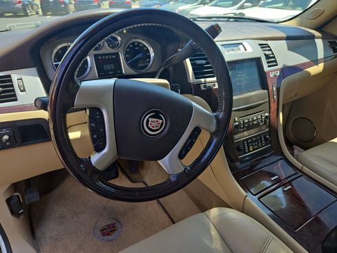 Used 2012 Cadillac Escalade Luxury image 18