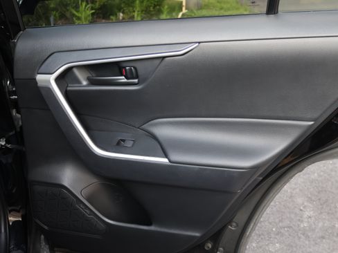 Used 2025 Toyota RAV4 LE AWD/4WD image 17