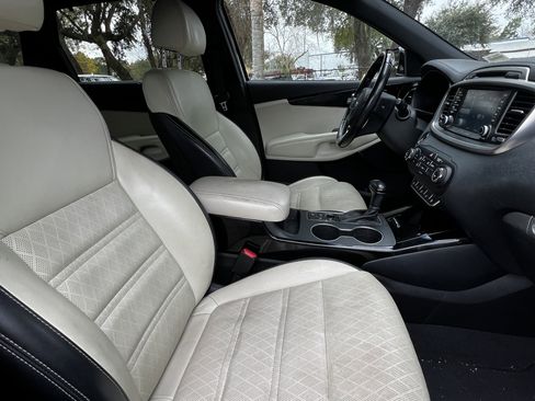 Used 2018 Kia Sorento SX image 44