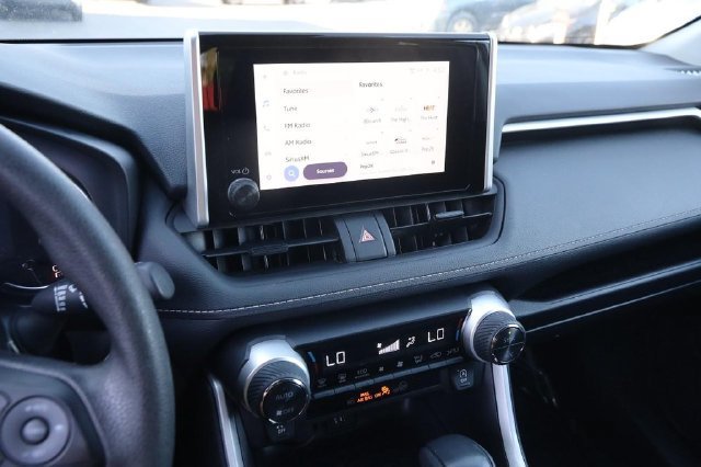 Used 2025 Toyota RAV4 XLE AWD/4WD image 15