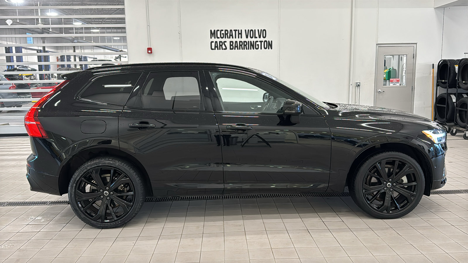 Used 2024 Volvo XC60 T8 Ultimate AWD/4WD image 4