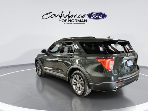 Used 2022 Ford Explorer XLT w/ Equipment Group 202A image 6