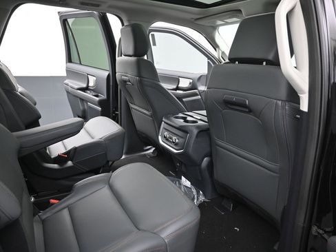 New 2025 Ford Expedition Active image 10