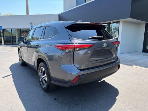 Used 2023 Toyota Highlander XLE AWD/4WD image 10