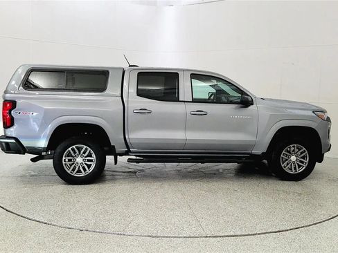 Used 2025 Chevrolet Colorado LT AWD/4WD image 9