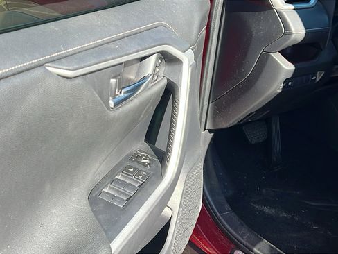 Used 2022 Toyota RAV4 Limited image 15