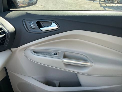 Used 2017 Ford Escape SE image 20