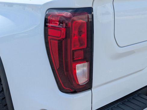 Used 2023 GMC Sierra 1500 SLE AWD/4WD image 12