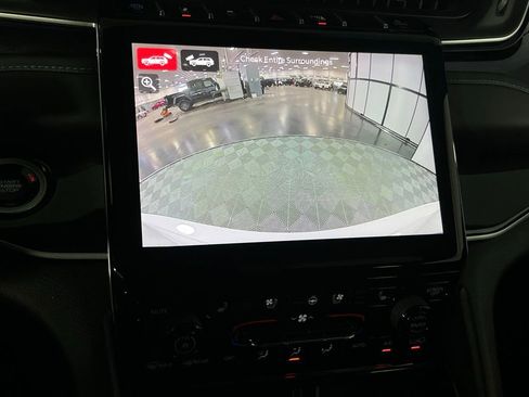 Used 2023 Jeep Grand Cherokee Trailhawk w/ Luxury Tech Group III image 19