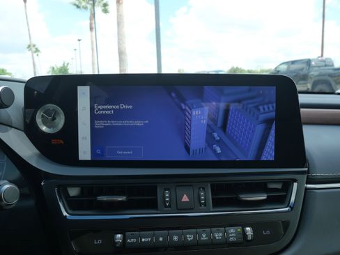 Used 2025 Lexus ES 300h w/ Premium Package image 22