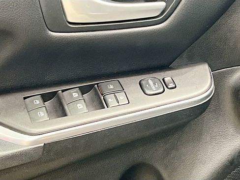 Used 2017 Toyota Camry SE image 17