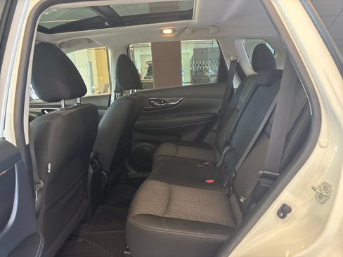 Used 2020 Nissan Rogue SV w/ Sun & Sound Touring Package AWD/4WD image 11