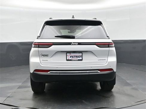 New 2025 Jeep Grand Cherokee Laredo X w/ Luxury Tech Group I image 5