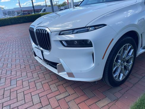 Used 2025 BMW X7 xDrive40i AWD/4WD image 2
