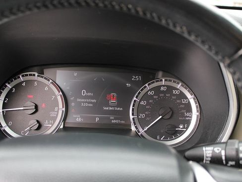 Used 2023 Toyota Highlander L image 19