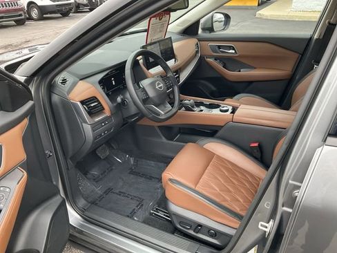 Certified 2025 Nissan Rogue Platinum w/ Platinum Premium Package image 11