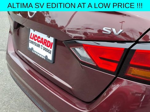 Used 2024 Nissan Altima 2.5 SV FWD image 6