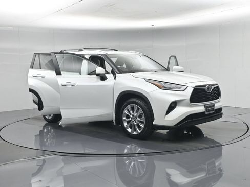 Used 2022 Toyota Highlander Limited FWD image 39