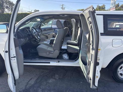 Used 2015 Toyota Tacoma image 5